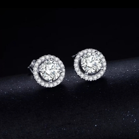 Gorgeous Diamond Studs - Picture 4 of 5